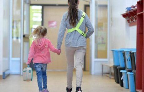 acte d-établissement-valléemont-école-sir-rodolphe-forget-image-diapositive-élève-couloir